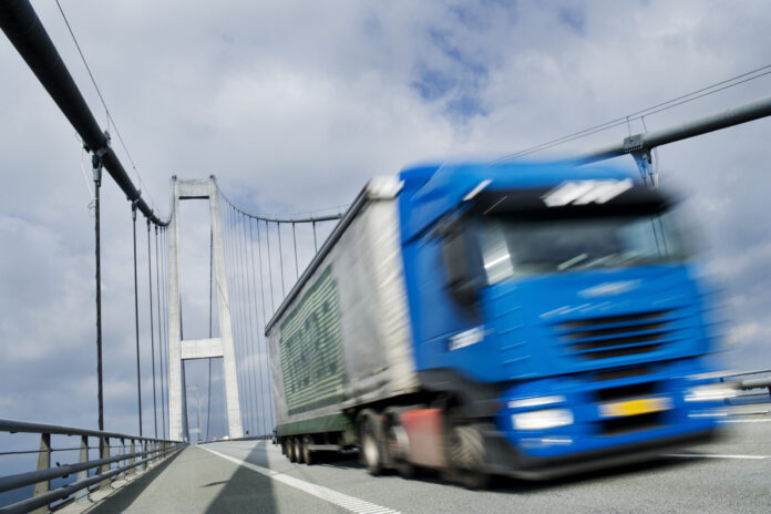 Trafik på Storebæltsbroen. Foto: Miklos Szabo.